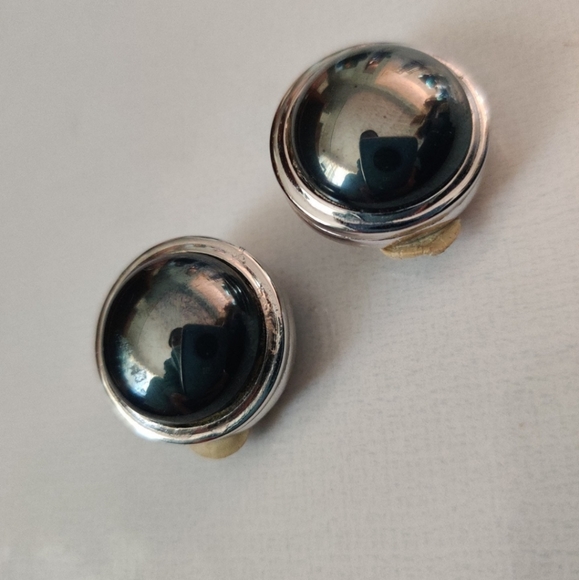 🇨🇦 Vintage Nina Ricci silver metal clip earrings - Picture 4 of 9